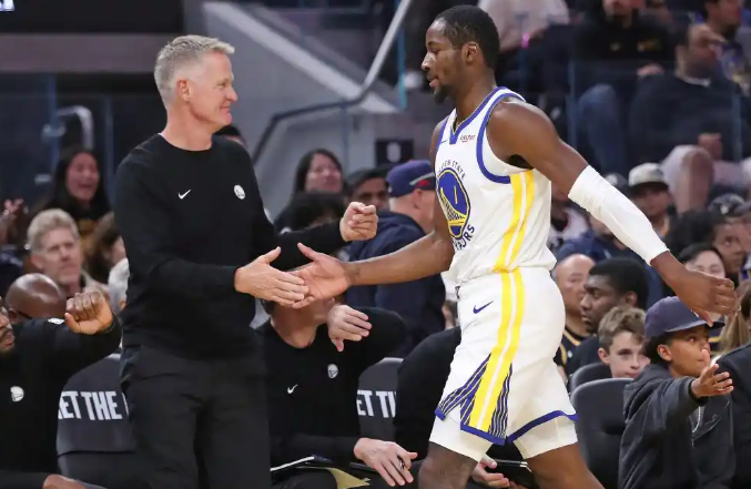 当初勇士想要阿奴诺比，但是猛龙要库明加，勇士没舍得。现在想起来是真的抽象，当初觉