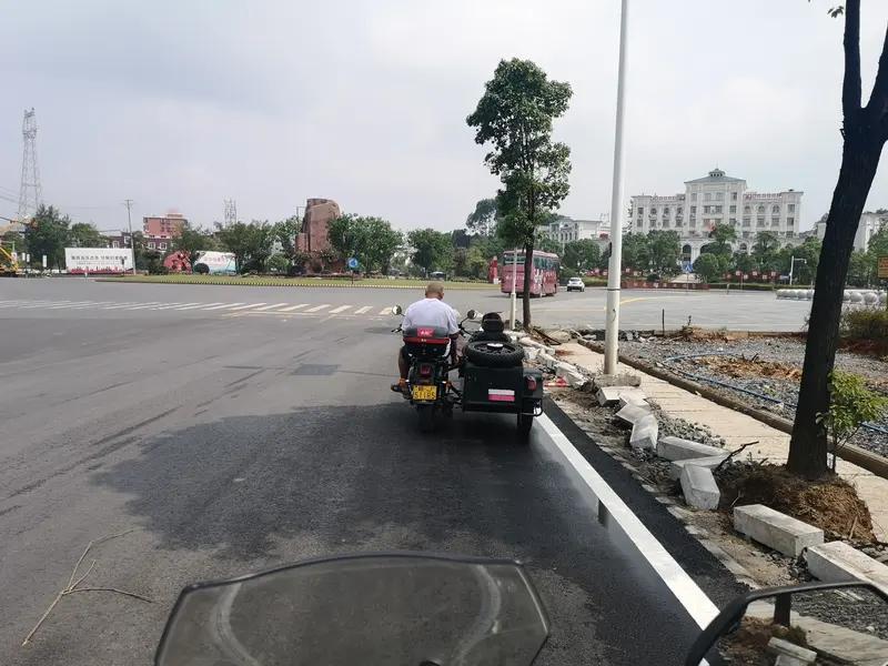 现在闪婚闪离的事儿可真不少。河南有男子相亲后闪婚，结果婚后两周妻子就跑路，还卷走