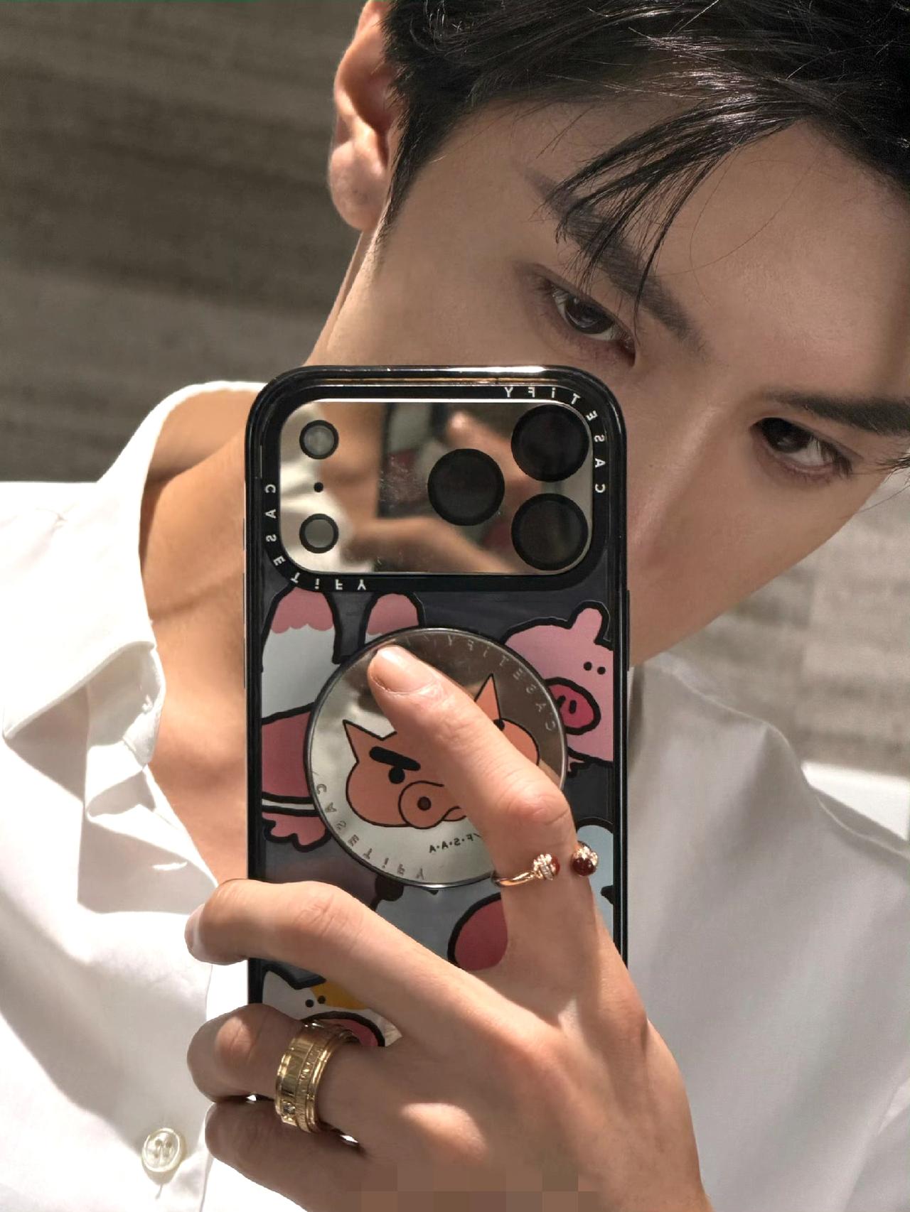 陈哲远这波原相机自拍，直接把“颜值抗打”焊在脸上了！谁懂啊！陈哲远这组怼脸