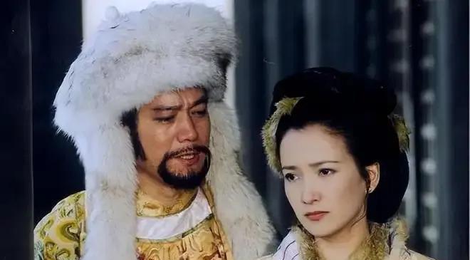 1232年，窝阔台奄奄一息，弟弟拖雷前来照顾，他拿起床边一碗药水，喝了下去，不久