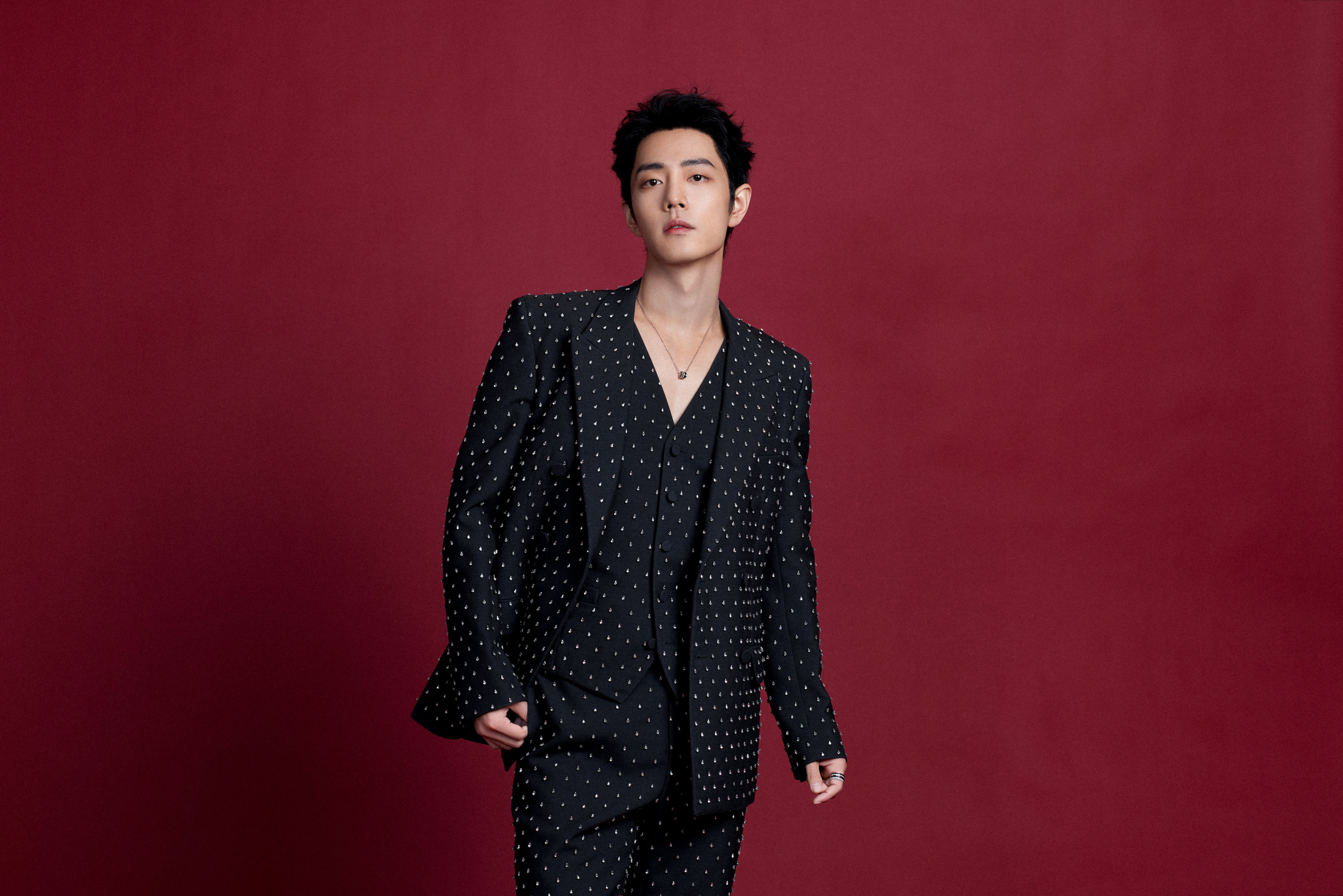 GUCCI为品牌代言人肖战奉上的六套特别定制Look一览！感受不同设计风