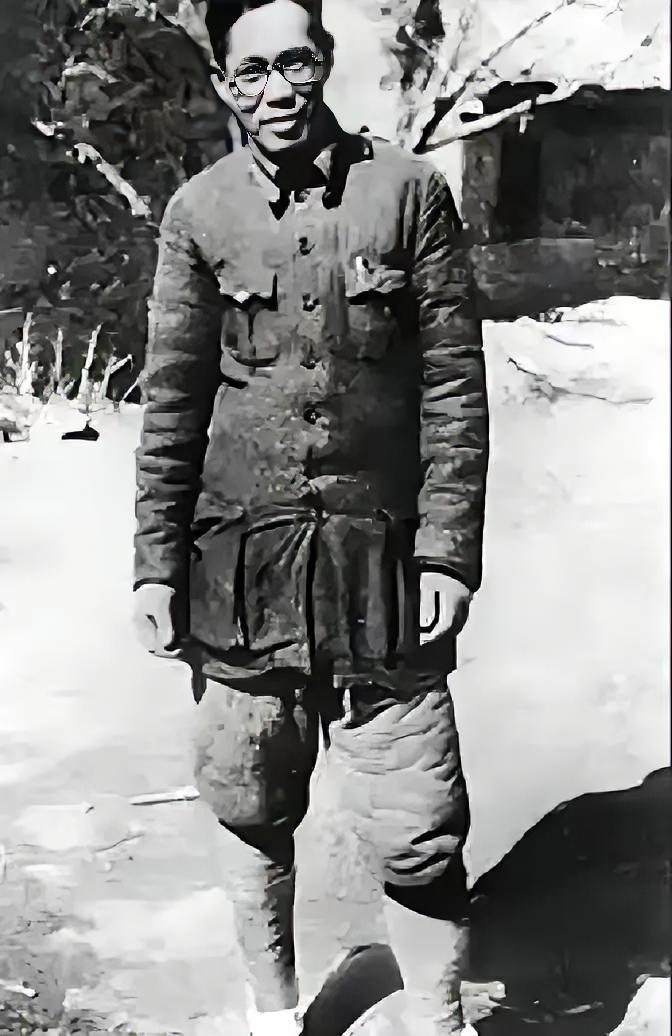 1947年，359旅主任刘亚生被俘，胡宗南叫来女部下：今晚拿下他！然而，这已经不