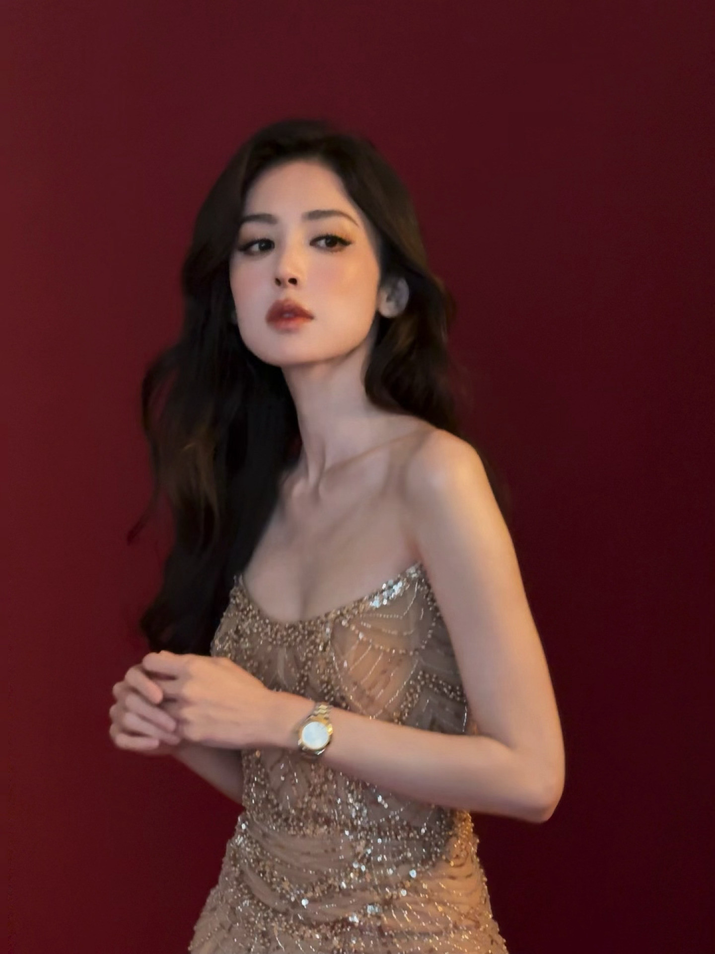 娜扎瘦的骨头根根分明娜扎在复制粘贴的时代，你是手写的诗[玫瑰]​​​