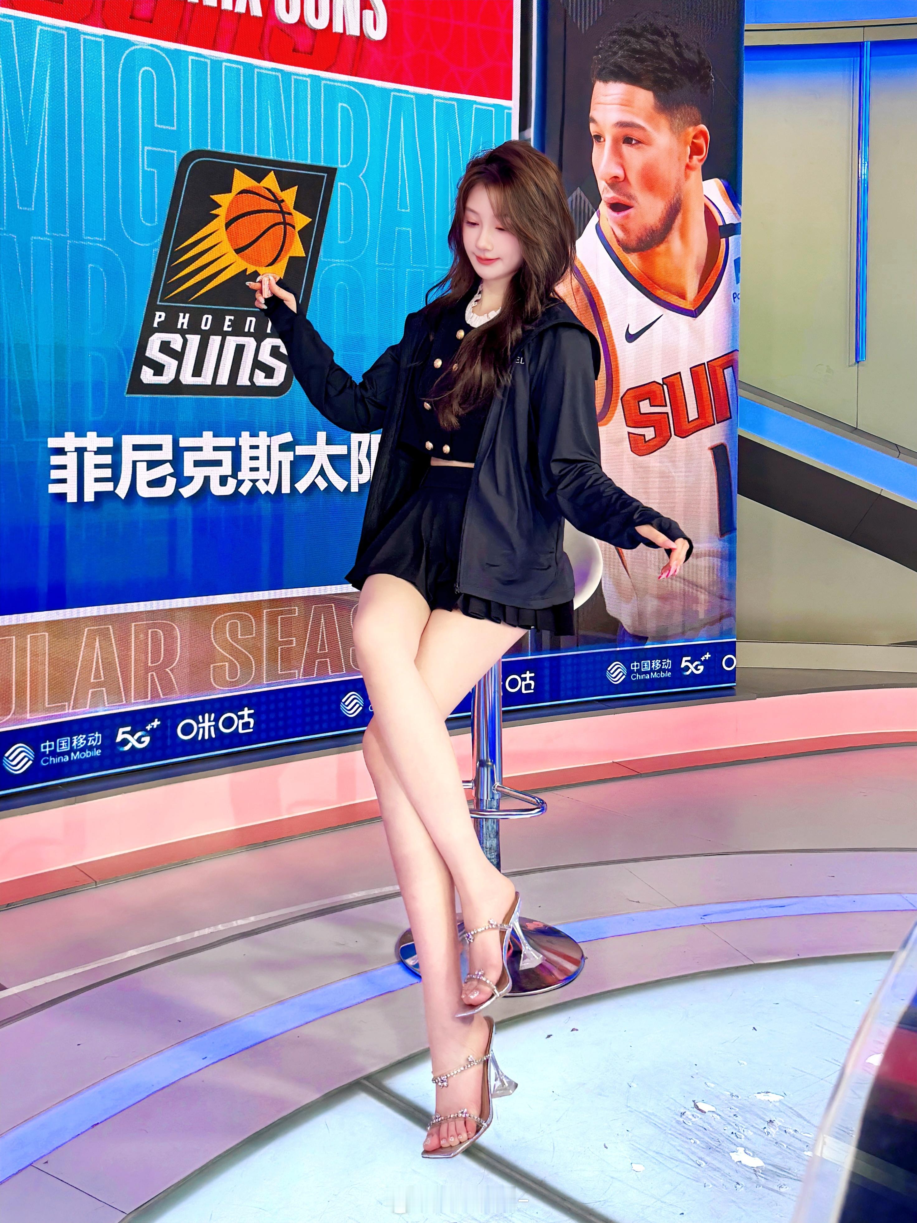 咪咕体育主持人魏欣怡女星美腿高跟​​​