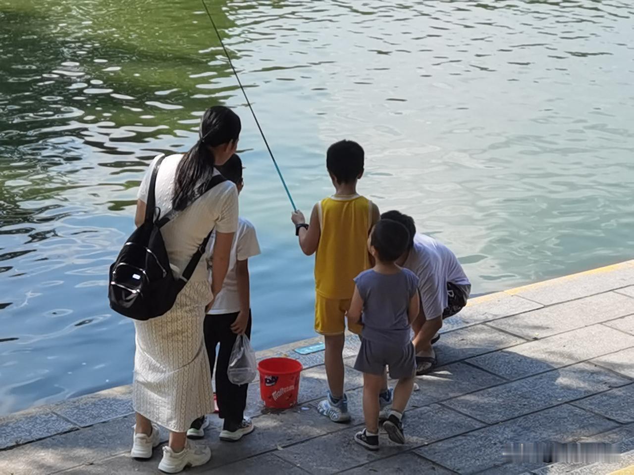 杜粉说许敏夫妇因“错换”事件，实现财务自由，成功上岸！有不少杜粉在评论区留