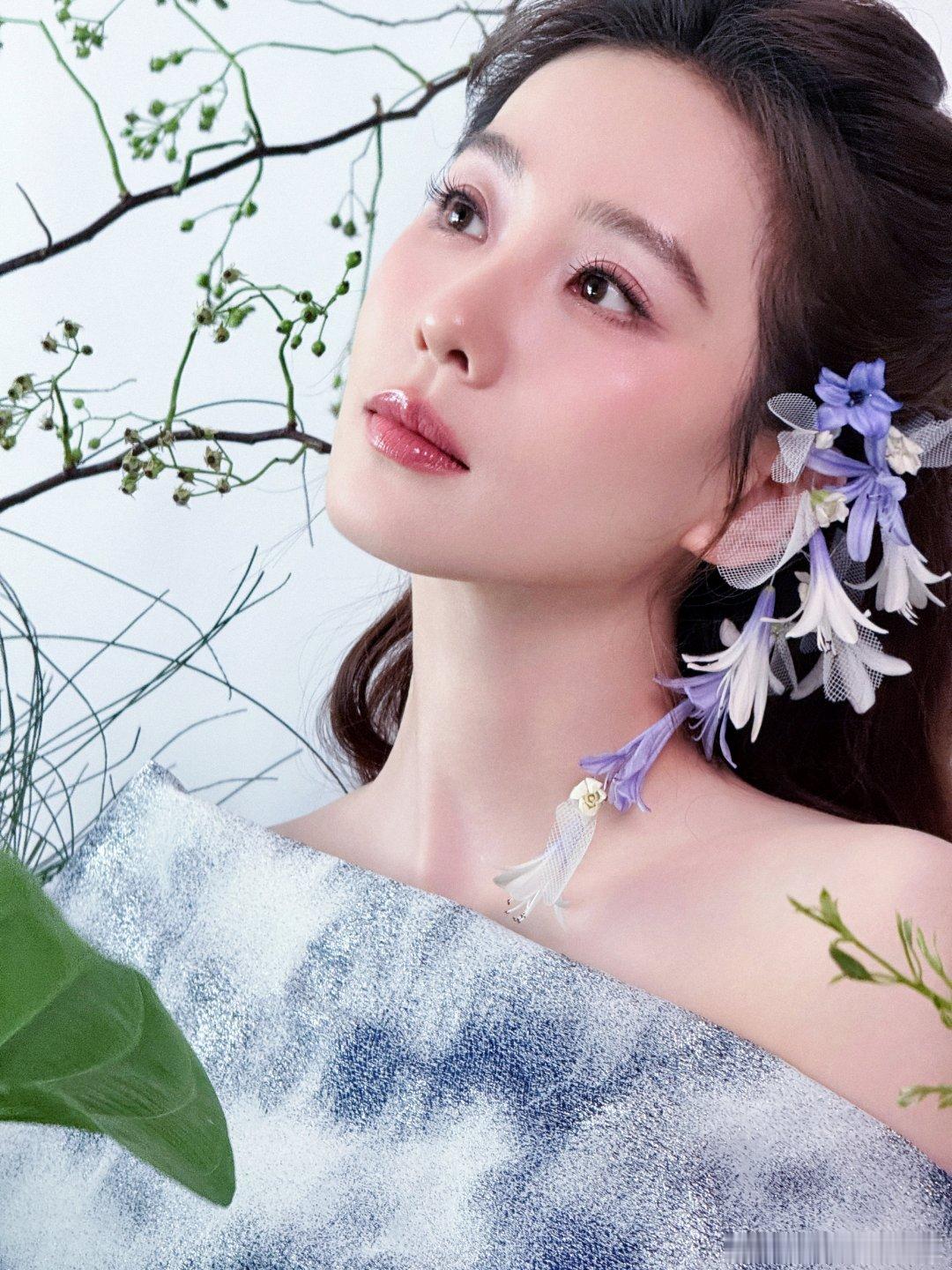 刘诗诗🦁克丽缇娜全球品牌代言人刘诗诗每一次护理，都能唤醒肌肤光