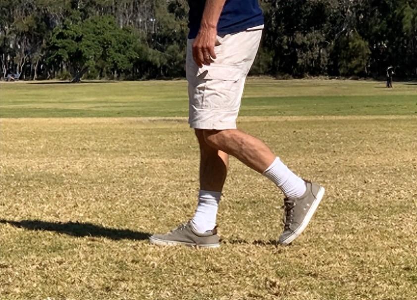 散步半个小时错了？医生提醒：过了60岁，散步要尽量做到这5点！散步在运动医