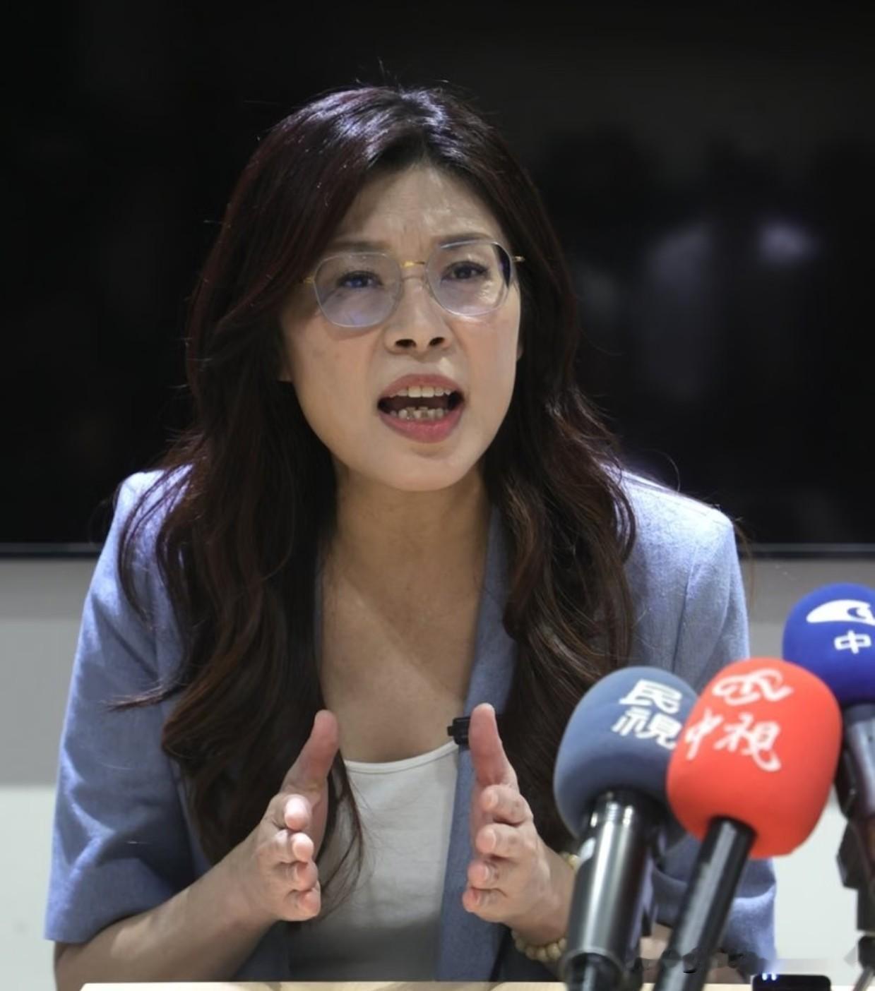 郑丽文一句“买无人机”，把多少人的幻想打碎了！前阵子她在镜头前说“我是中国人