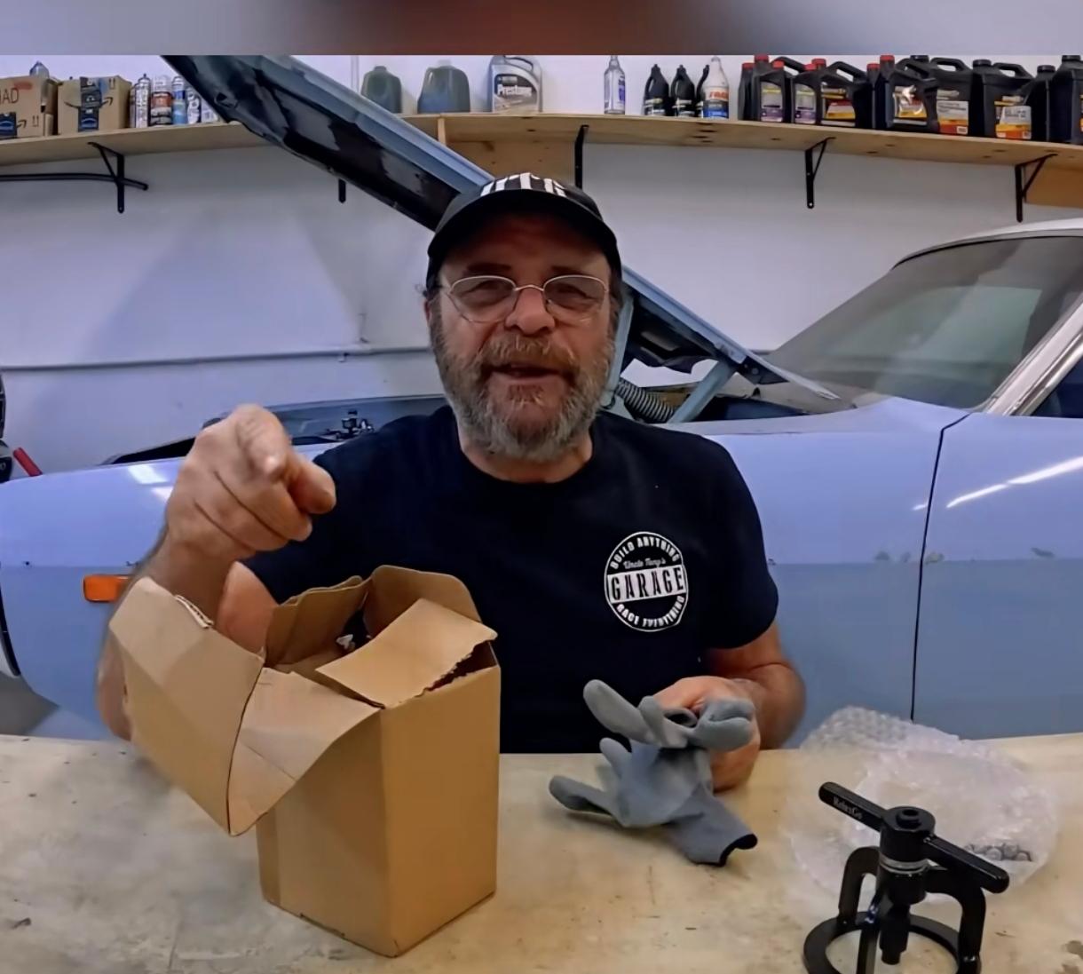 你以为的理所当然，真的是世界顶配一段美国机械师的视频爆火，而让他感动的细节，我