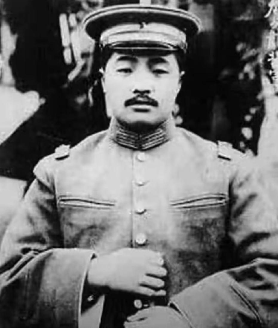 刘伯承坦言：我军能玩转三教九流的，就贺龙陈赓两人！提起开国将帅，大家多关注