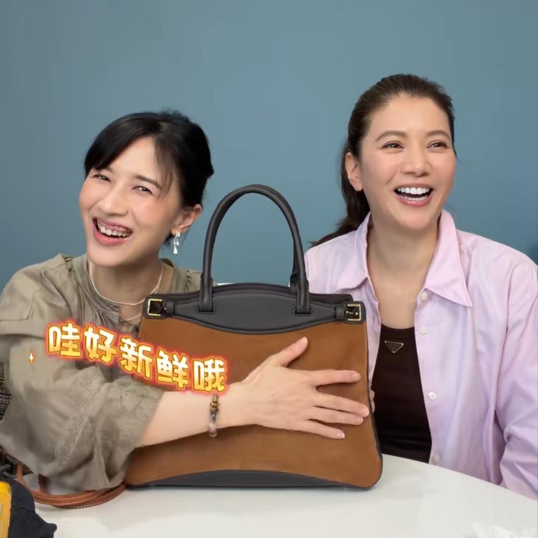 papi酱问袁咏仪，55岁张智霖还做什么浪漫事不？袁咏仪：我们会在家里阳台一