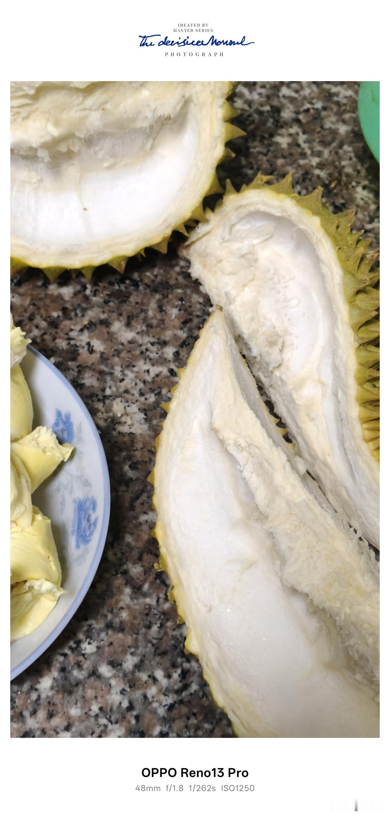 很多人吃完榴莲只留下果肉大快朵颐，厚实的榴莲外壳直接丢掉，殊不知果壳内部那层厚厚