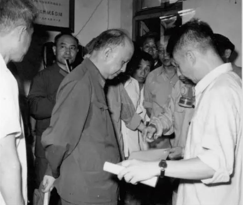 92岁钱学森追问杨利伟：你是不是在内蒙古落地的？2003年神舟五号圆满返航