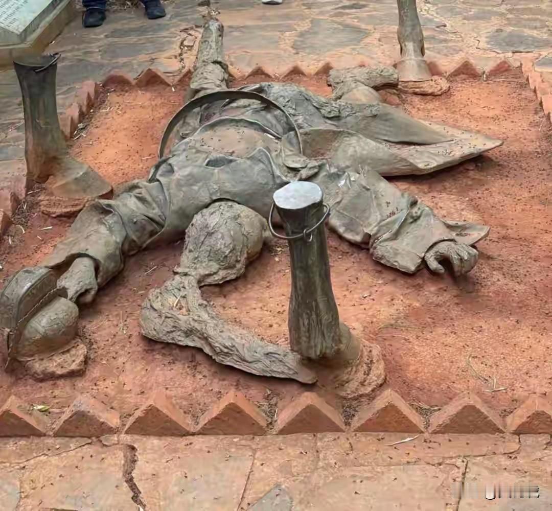 一旦你骂明朝就有一帮出来说你是满遗，不对，一旦出来骂封建王朝就会有一堆人出来说你