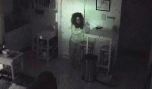 2008年，日本一名男子发现家里冰箱中的食物总是莫名其妙地消失，为了找出原因，他