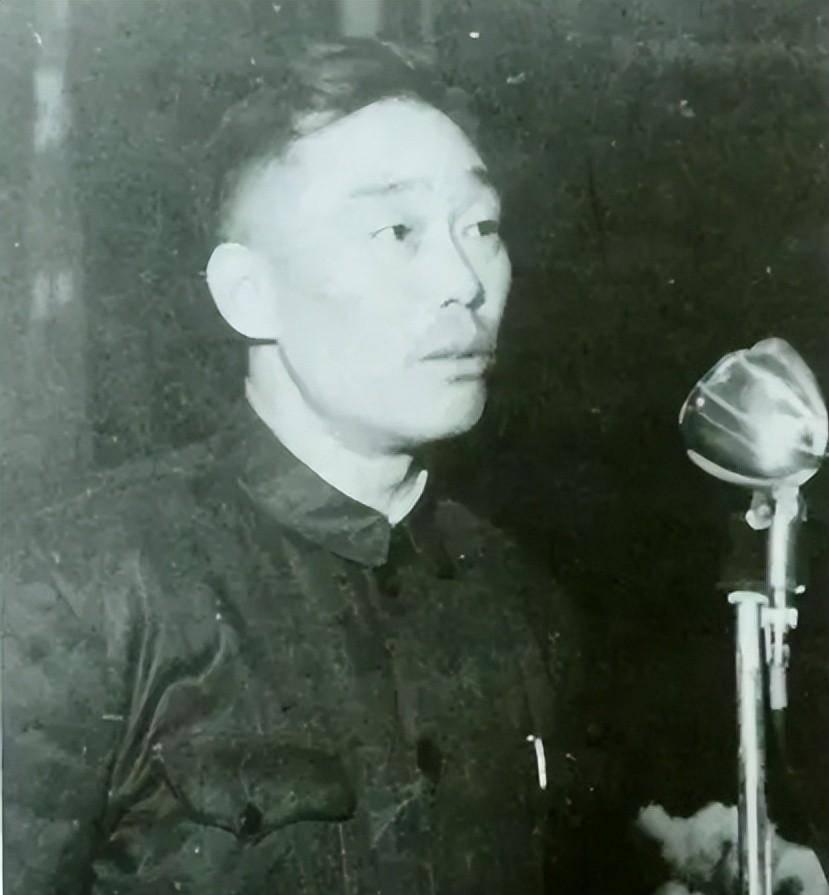 上海刚解放，陈毅正愁无人镇住特务黑帮，陈赓笑言：让那个死刑犯来！​​陈毅愣