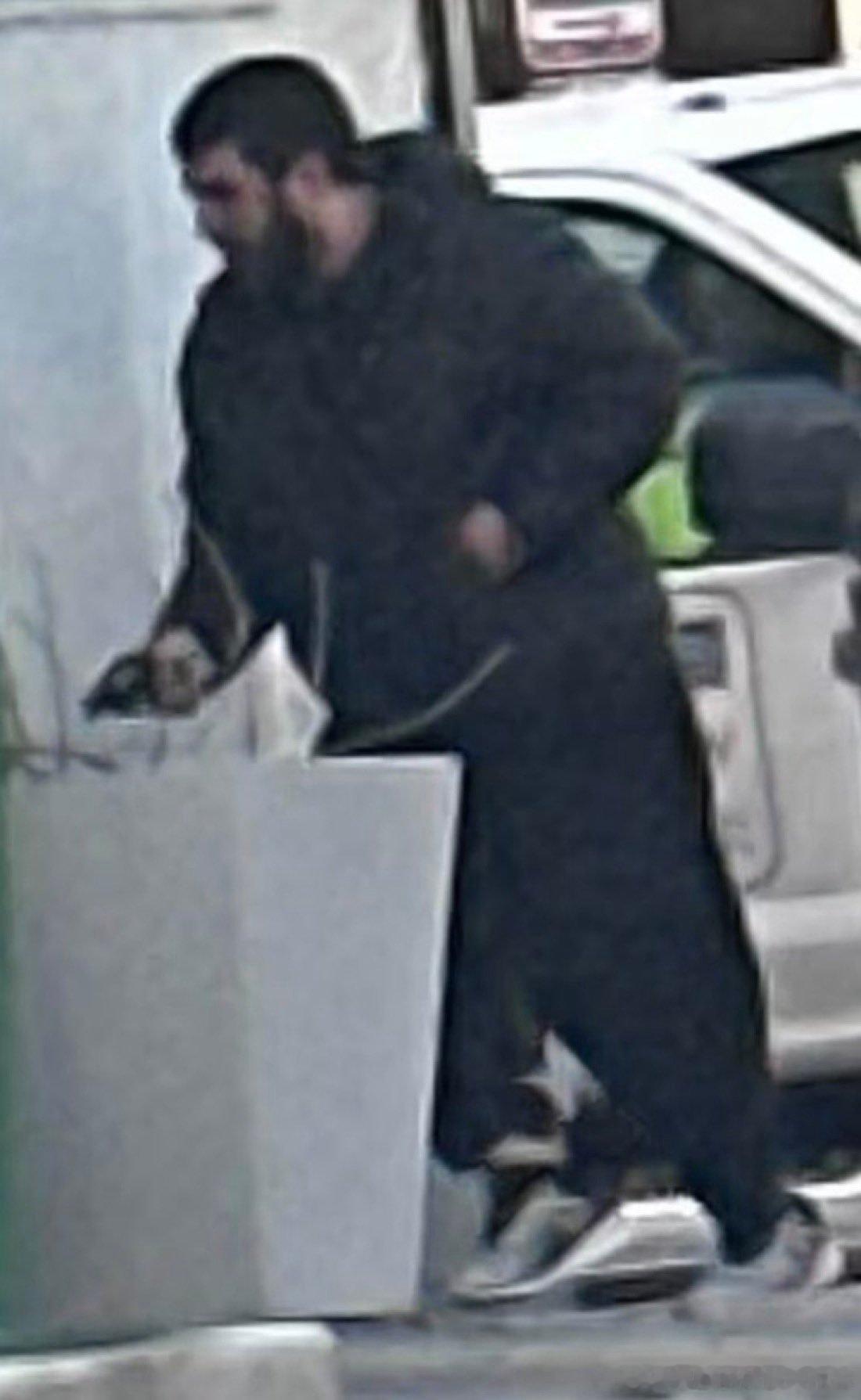 【黄金时代】目击者拍摄的照片显示，周三在华盛顿特区发生的国民警卫队成员遇袭事件中