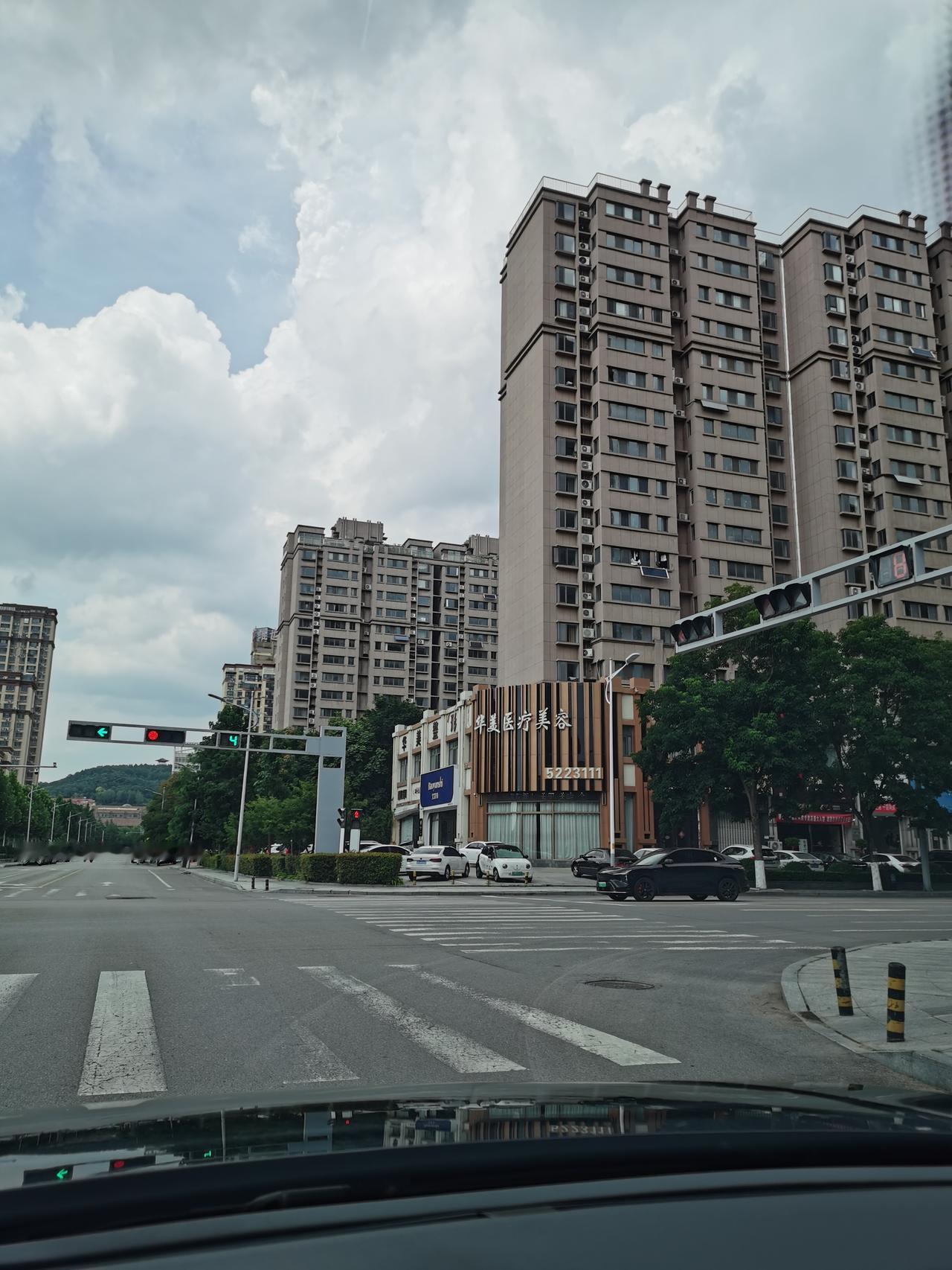 今日运势：丙午年乙未月丙午日2026.7.31日鼠：中吉贵人运旺牛：小