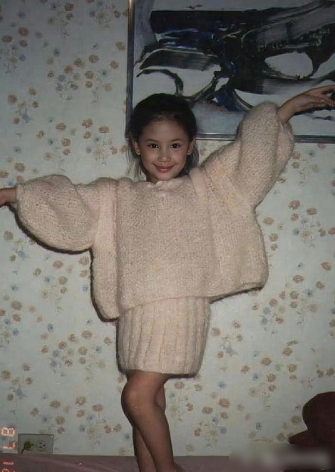 应采儿小时候照片，老好看了