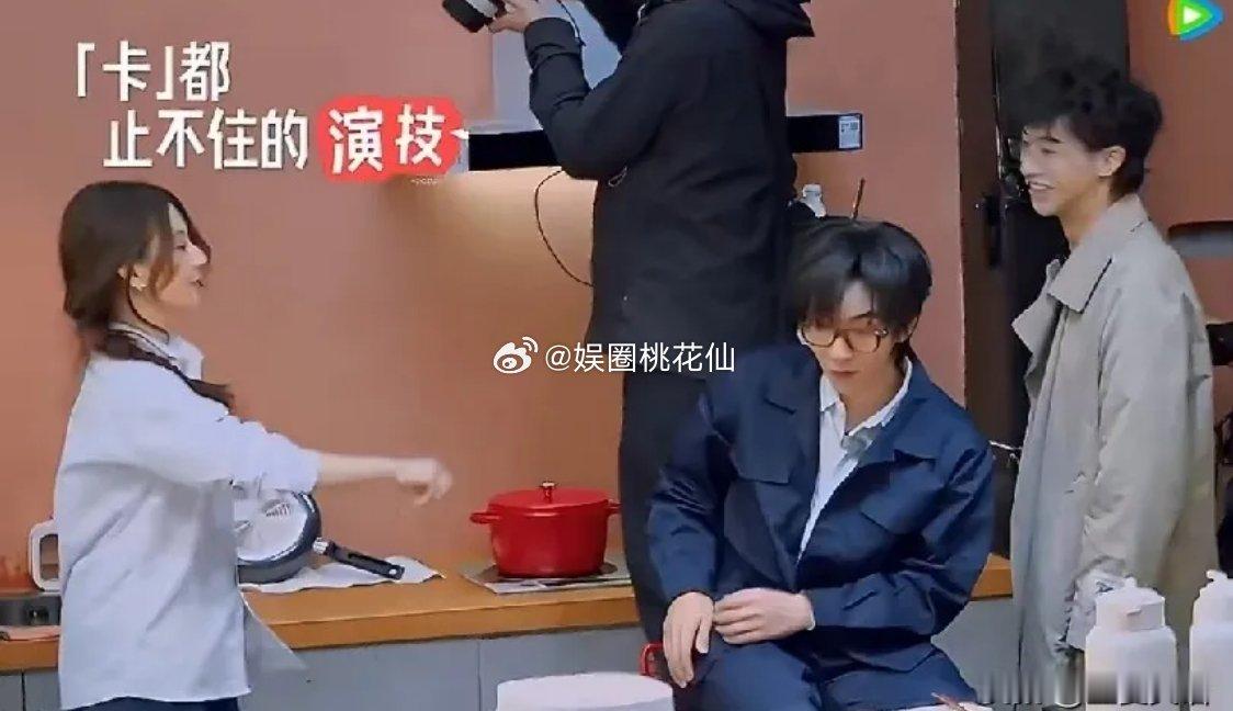 方媛正式进军娱乐圈，综艺中挑战饰演隐忍母亲，自行设计砸抹布名场面，情绪爆发力十足