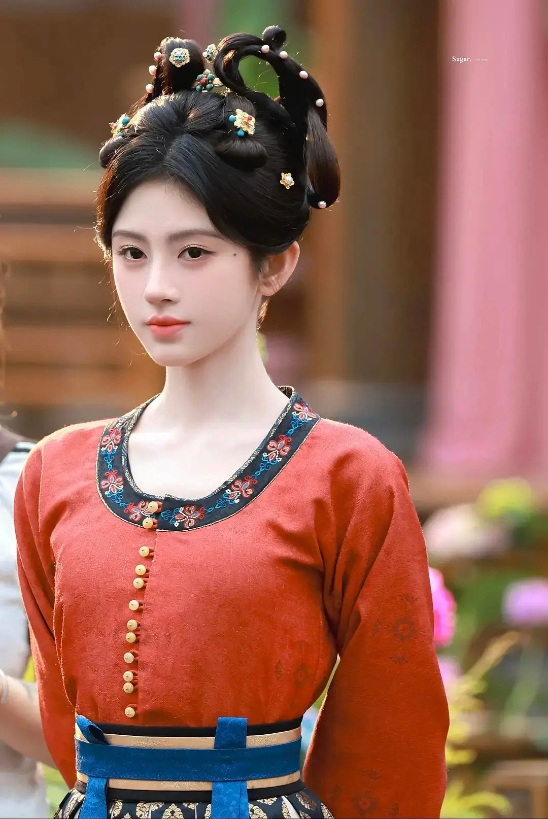 鞠婧祎这个唐制妆造怎么样，感觉一般了。