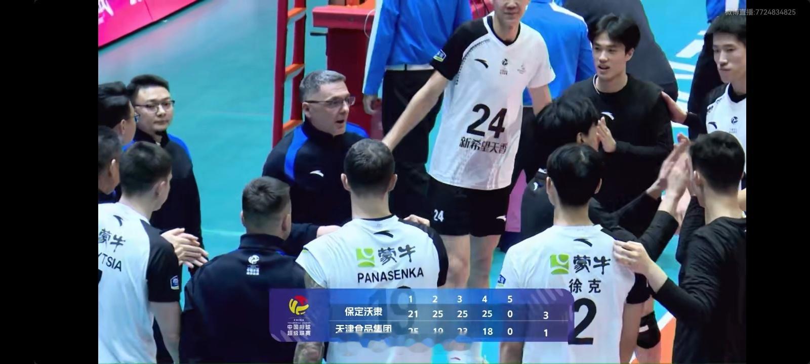 保定沃隶男排3比1逆转天津食品集团男排，这场比赛对两队来说都很关键，两队前三轮都