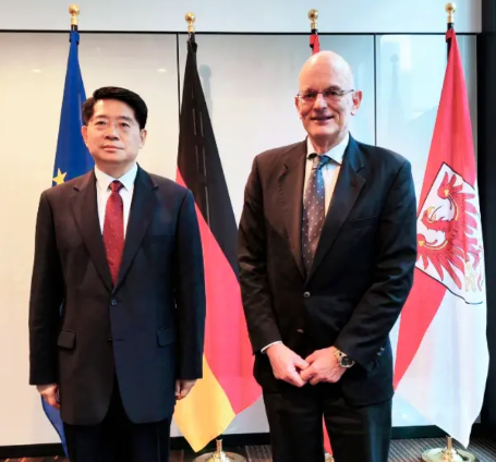 难怪柏林如此气急败坏！面对德国飞机挑衅，中方军舰一点都没惯着果断出手了。7月
