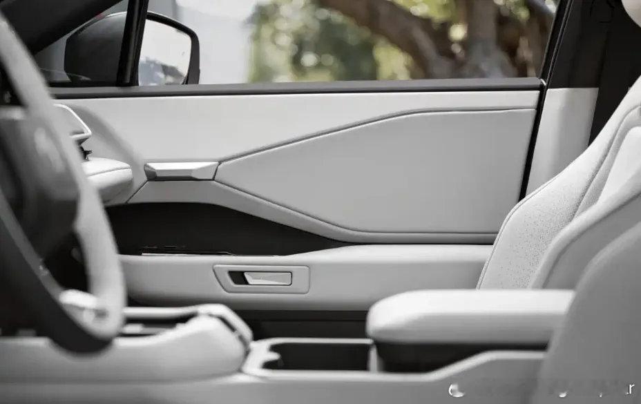 我的天呐，这是全新的汉兰达？有点太漂亮了吧？这次发布地点是在北美，而且是纯电车型