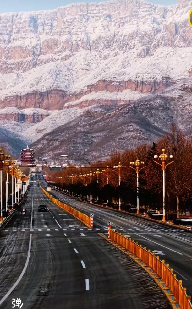 近日，港媒一则新闻引发热议：成龙为私生女吴卓林设立4000万港元的信托基金，条款