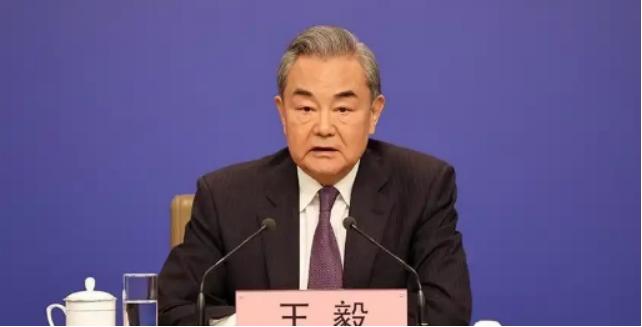 王毅今天把话说绝了。中美，打不败就别想压；中日，选错了路就别想回头；台湾，顺之者