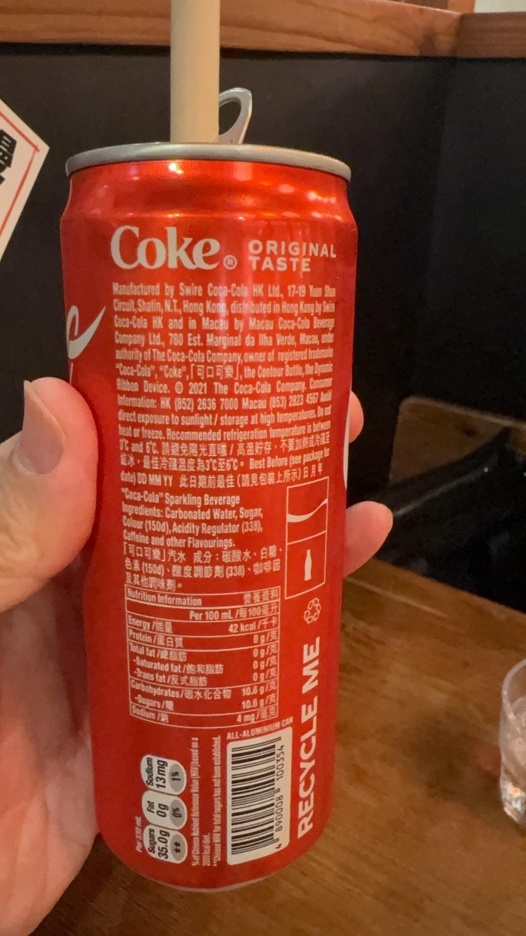 看网上的说，港版的可乐好喝一点，原因就是配料表里面不是果糖，是白砂糖，昨天