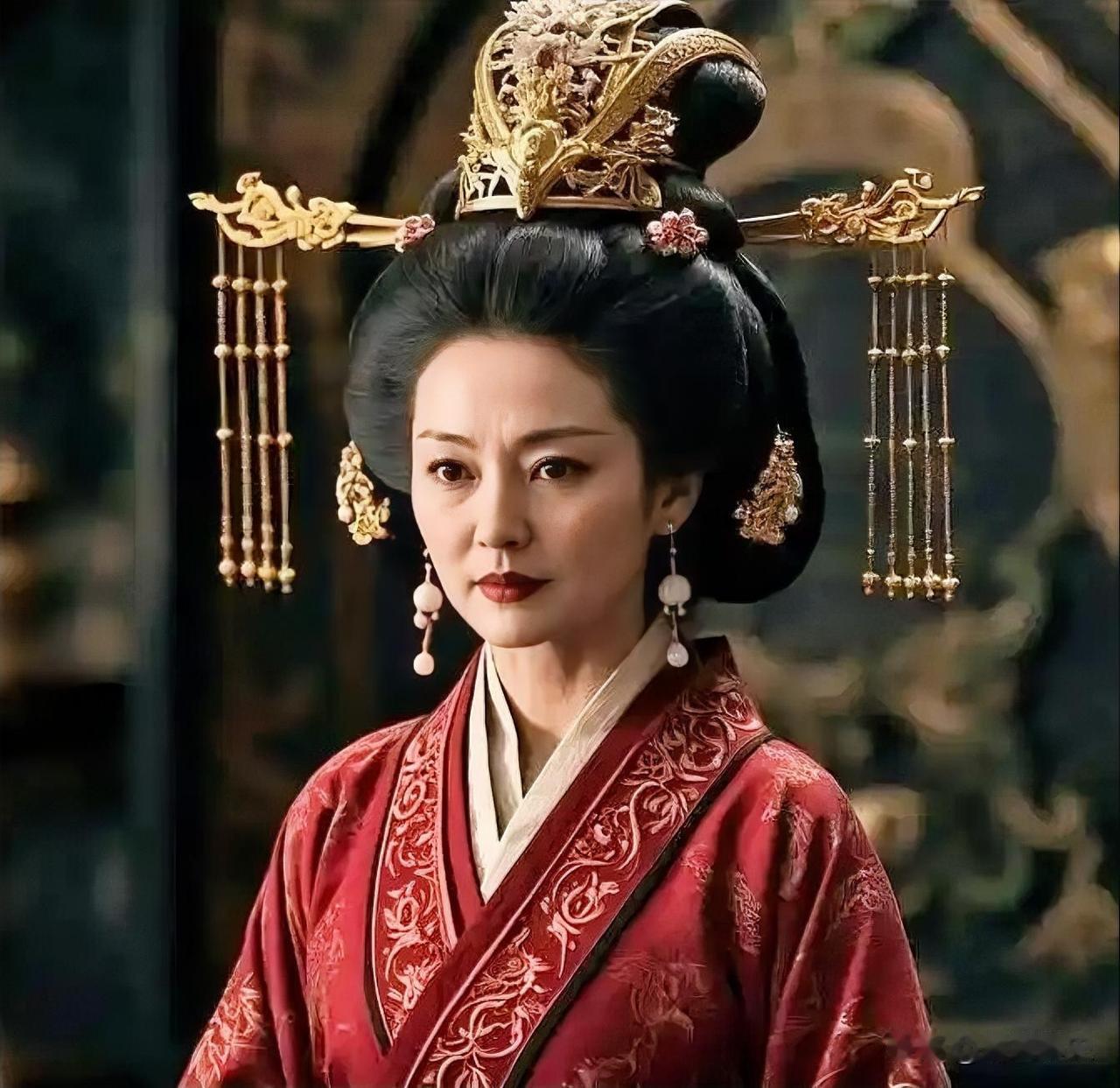 失明的窦皇后，拄着拐杖在朝堂上一跺脚，汉武帝都得抖三抖——这老太太，用黄老之术把