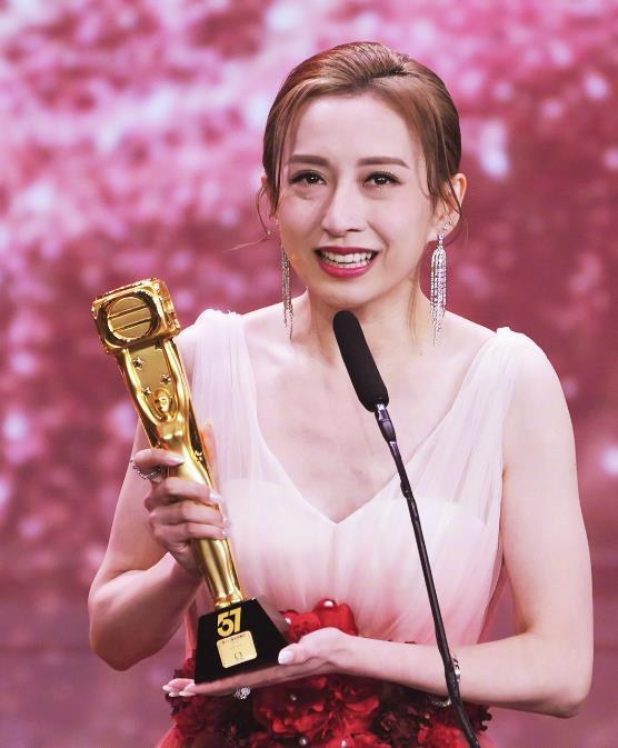 龚嘉欣获TVB最佳女主角万千星辉2024TVB颁奖礼上，龚嘉欣凭借《企业强人