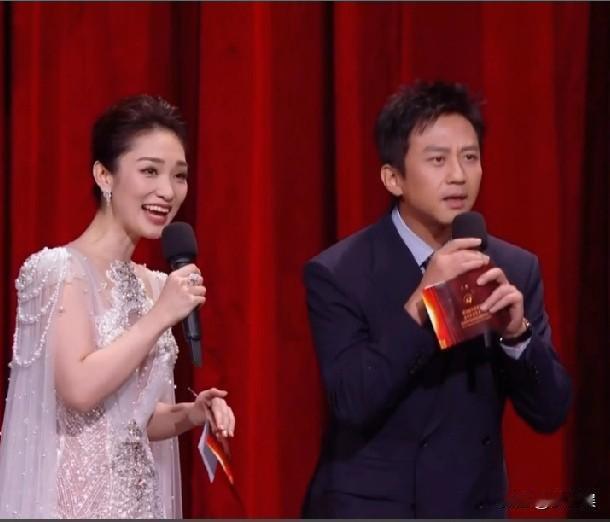 拿奖的都知道了，咱们就说说邓超吧，蓝羽问邓超这次金鸡奖你最想让谁得奖啊，邓超说我