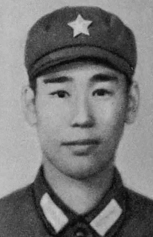 1979年2月，姜利民摸到了越军阵地，越军没有发现他，谁知他突然打开手电筒，越军