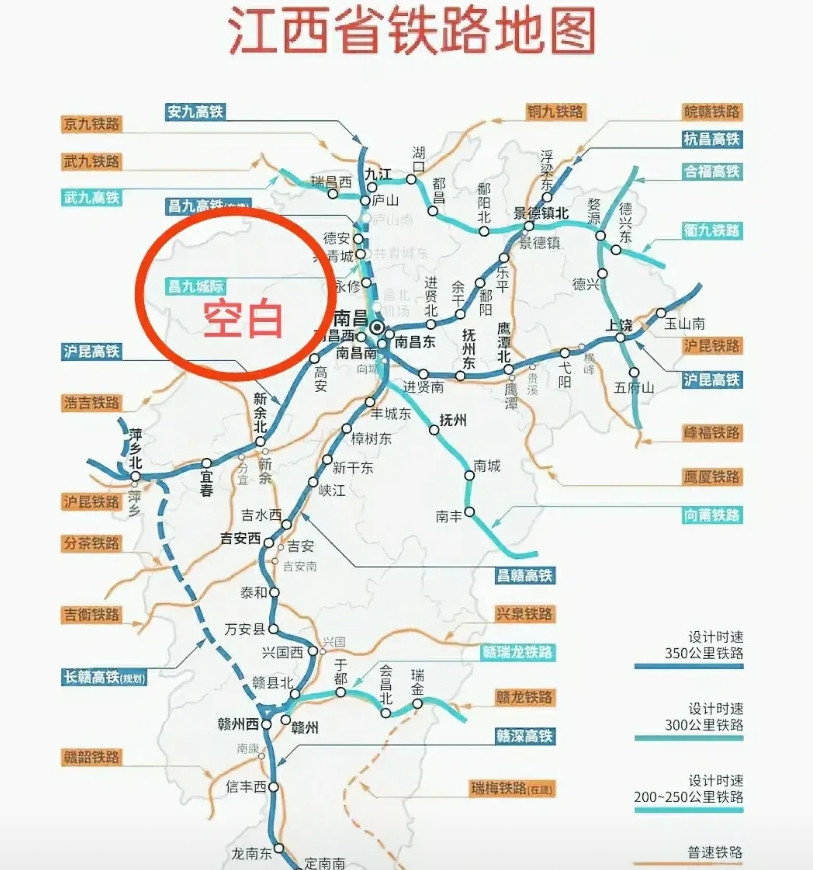 看了江西省的铁路分布图才知道江西各地区的铁路分布是有多不平衡。赣东北所在的鹰潭上