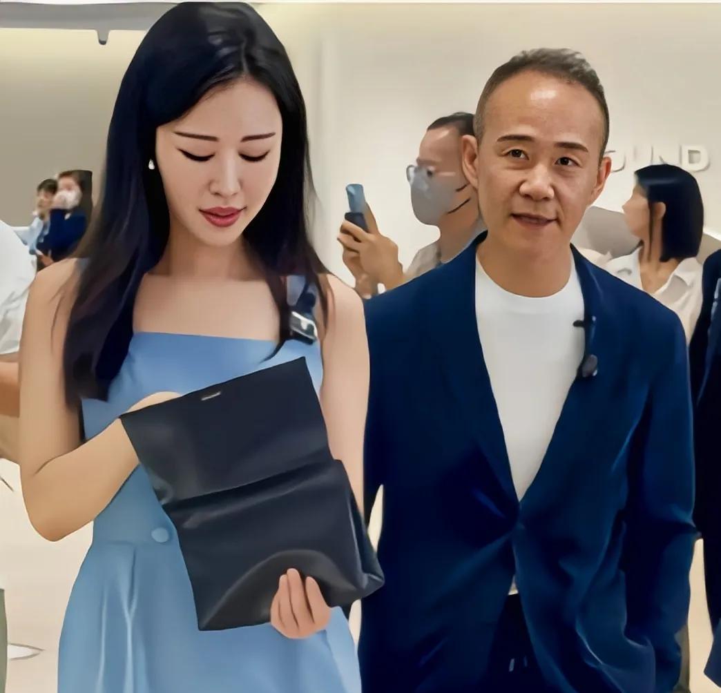 74岁王石一句话，让全网等着看“独立女性”笑话的人愣住了。不是“离没离”，而是