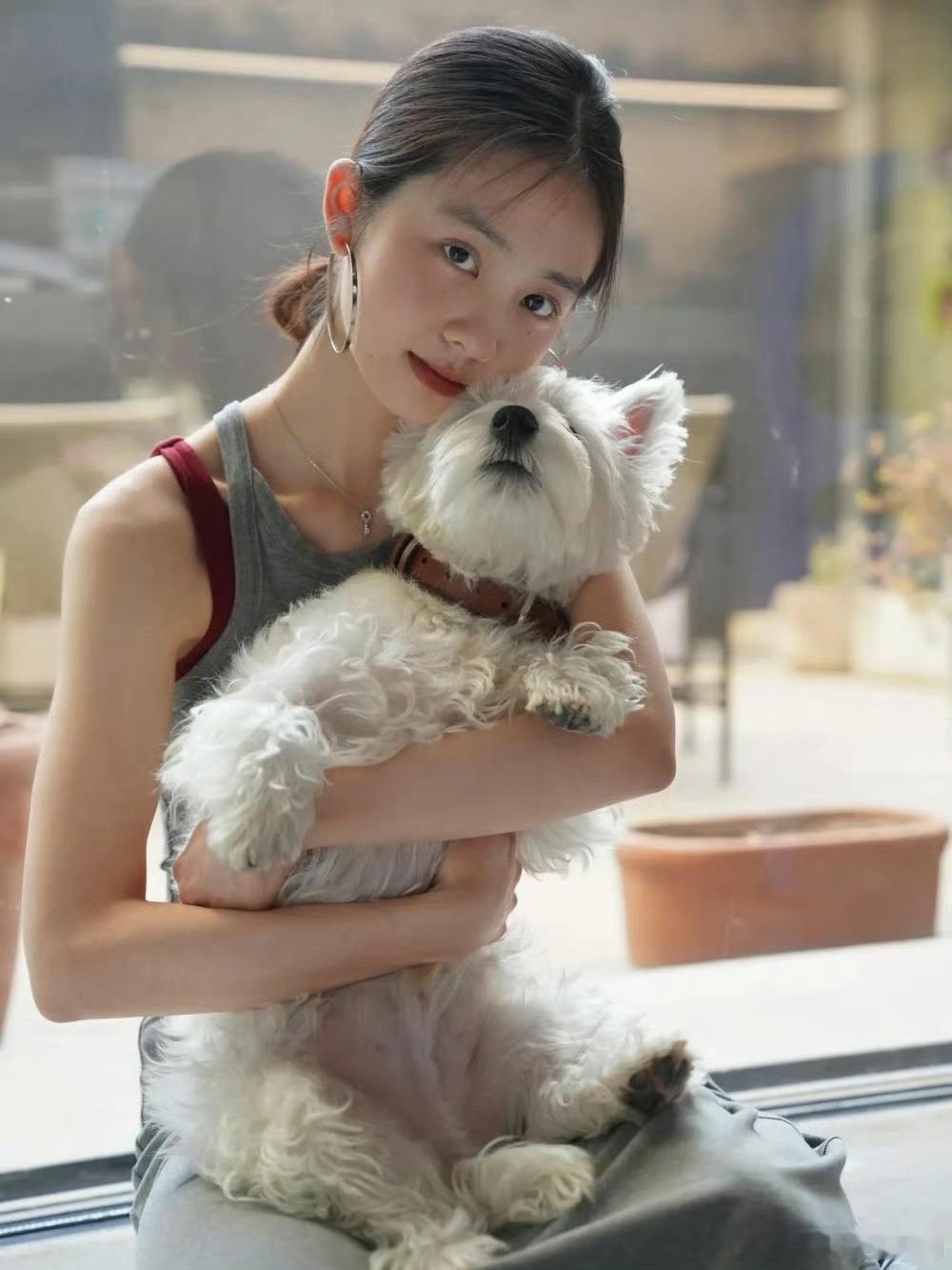 太美了黄多多20岁了黄多多完美继承了父母的优点黄多多自拍