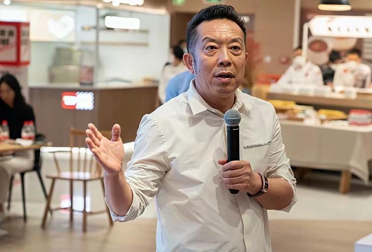 有人说西贝17000员工中，只有100人缴了保险，这消息真令人震惊，见过蠢的，