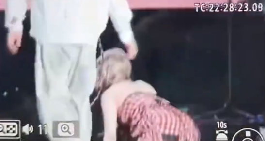 女歌手昨晚在演唱会现场晕倒, 工作室回应: 已前往医院就诊, 已强制艺人遵循医嘱进入休息状态! 这病易复发, 被称为“不治之症”