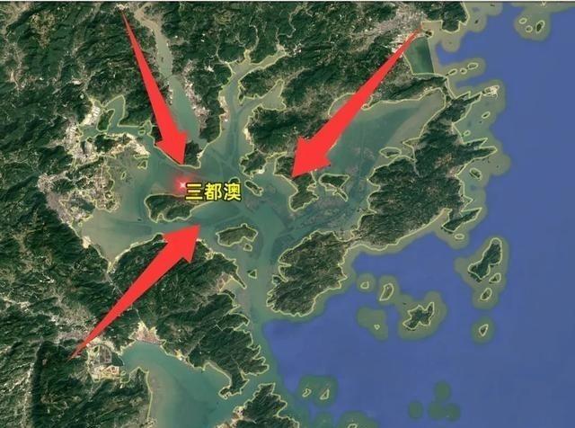 中国发现一个能停靠上百艘航母的深水港，位置太关键了！你敢信吗？在咱们国家的东