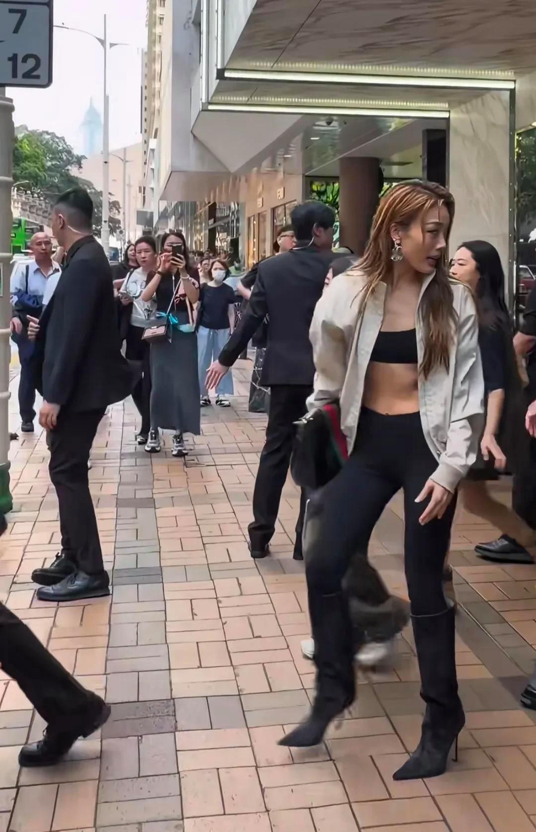 没想到“白幼瘦”这种畸形审美的风，竟然也刮到了歌手容祖儿身上！