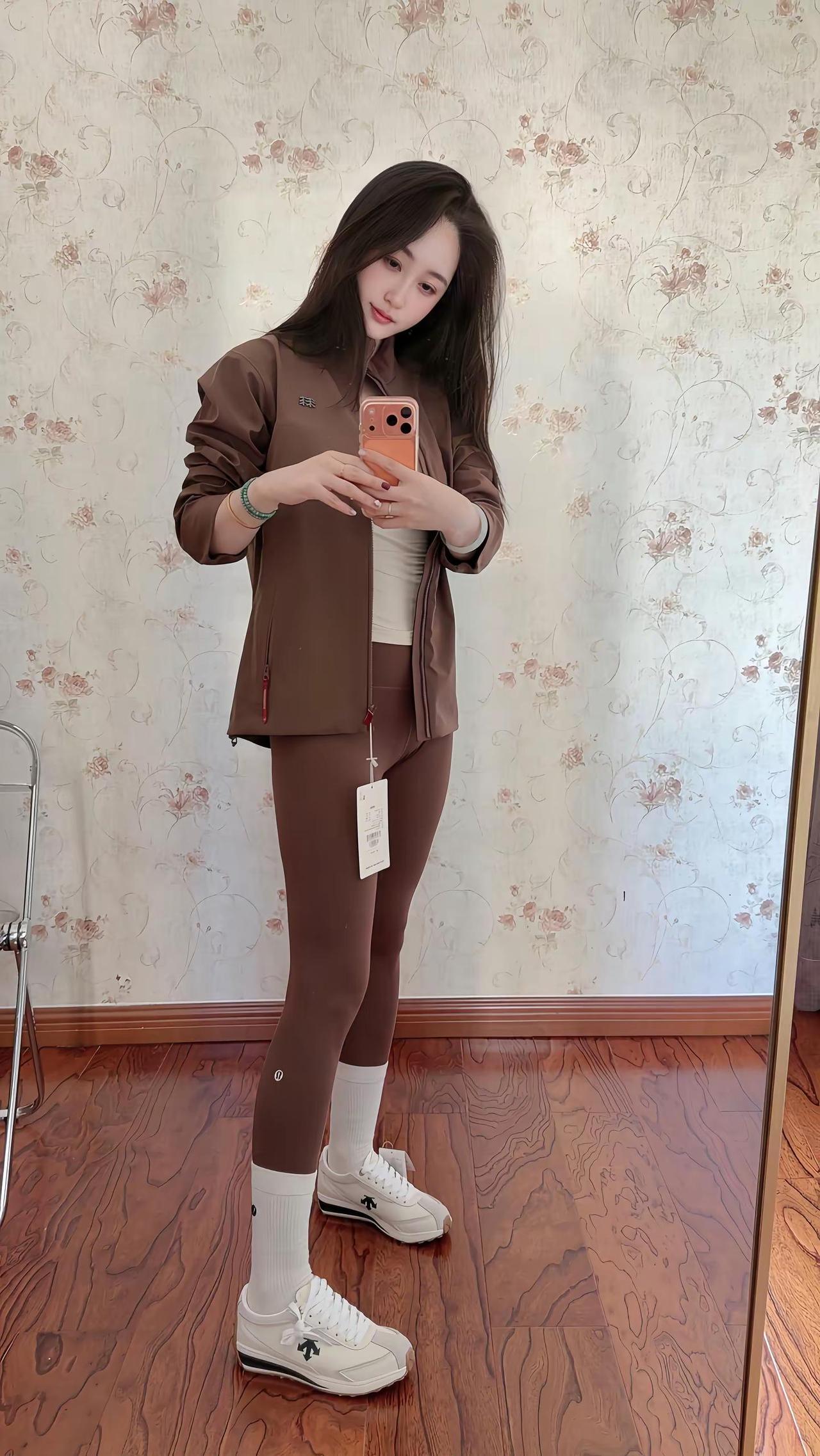 瑜伽裤穿搭冲锋衣