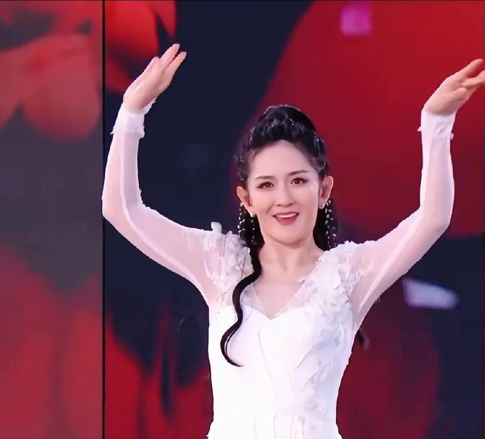 这两天，谢娜真的是被夸爆了！没想到40多岁的谢娜，已经是3个孩子的妈妈了，还能