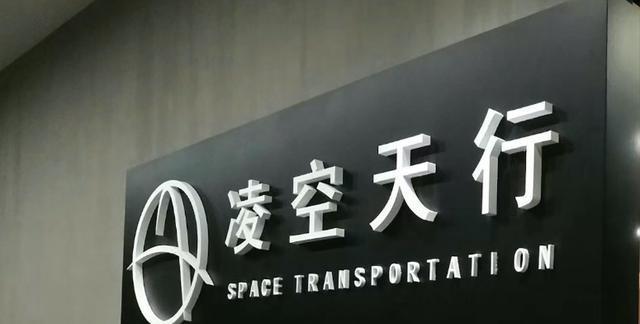 有人说，“50万一枚高超音速导弹。一天发射1000枚。一天花5亿。一年花费150