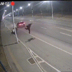 大概率是AI视频，大家就当看个乐子。2月19日，网上流传着一段视频。在汽车疾驰