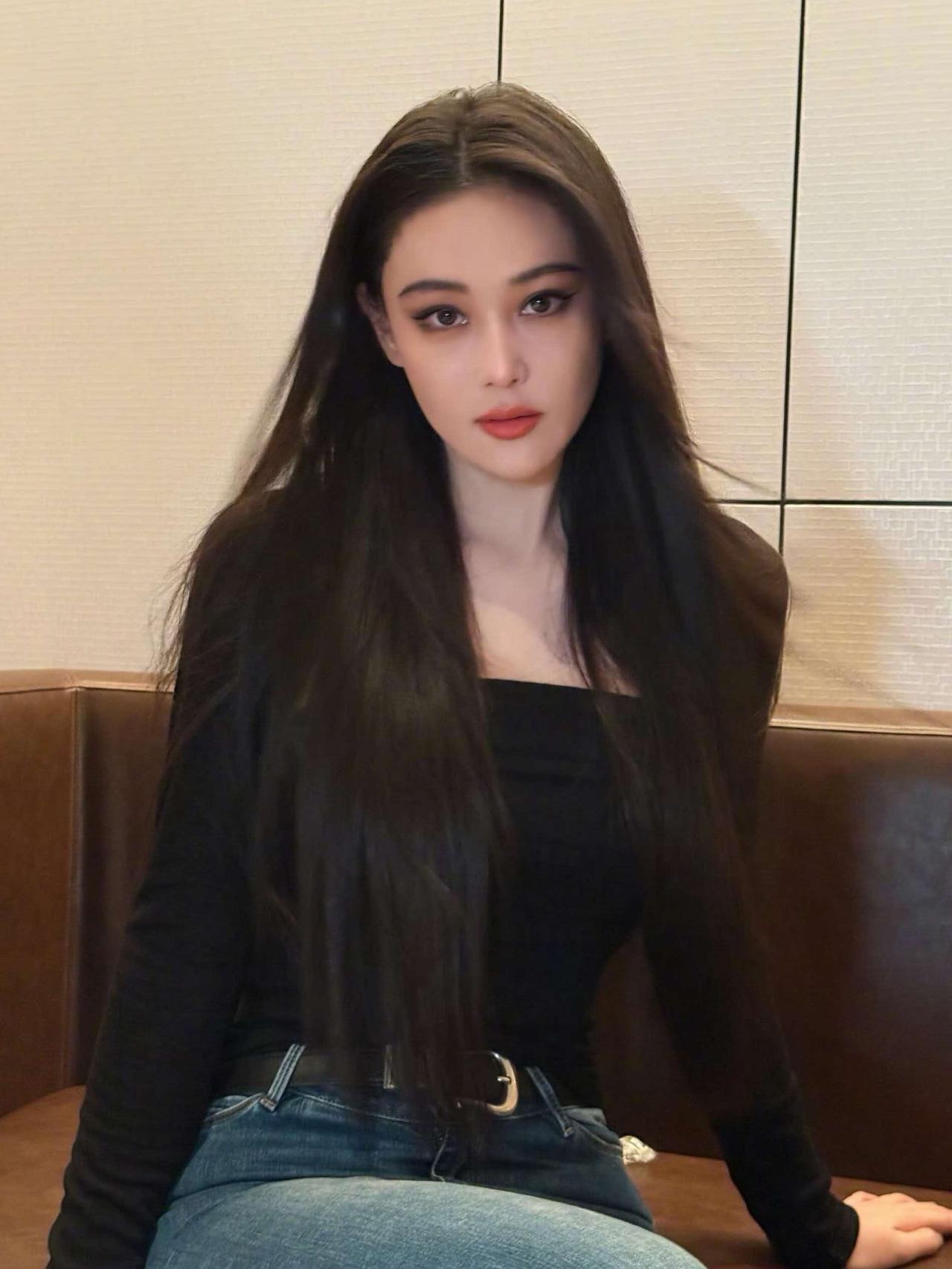 我问我闺蜜，张馨予那么漂亮，为什么很多人不喜欢她？闺蜜说，她虽然长得漂亮，但却