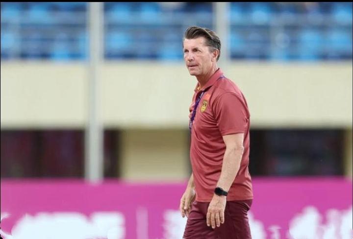 刘晨救不了中国队但救了主教练！中国女足U20国家队的主教练是英籍人科