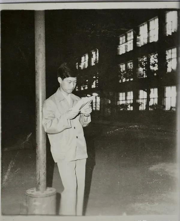 [鼓掌]1983年，有关部门邀请外国数学家门德尔逊来华讲学。不料他却大为吃惊，