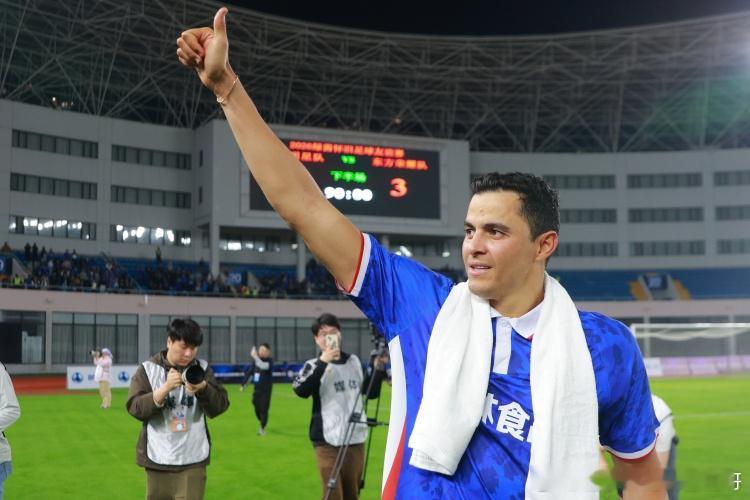 莫雷诺近日接受了五星体育的采访，谈到了申花与恒大。莫雷诺：“当时因为有广州恒大的